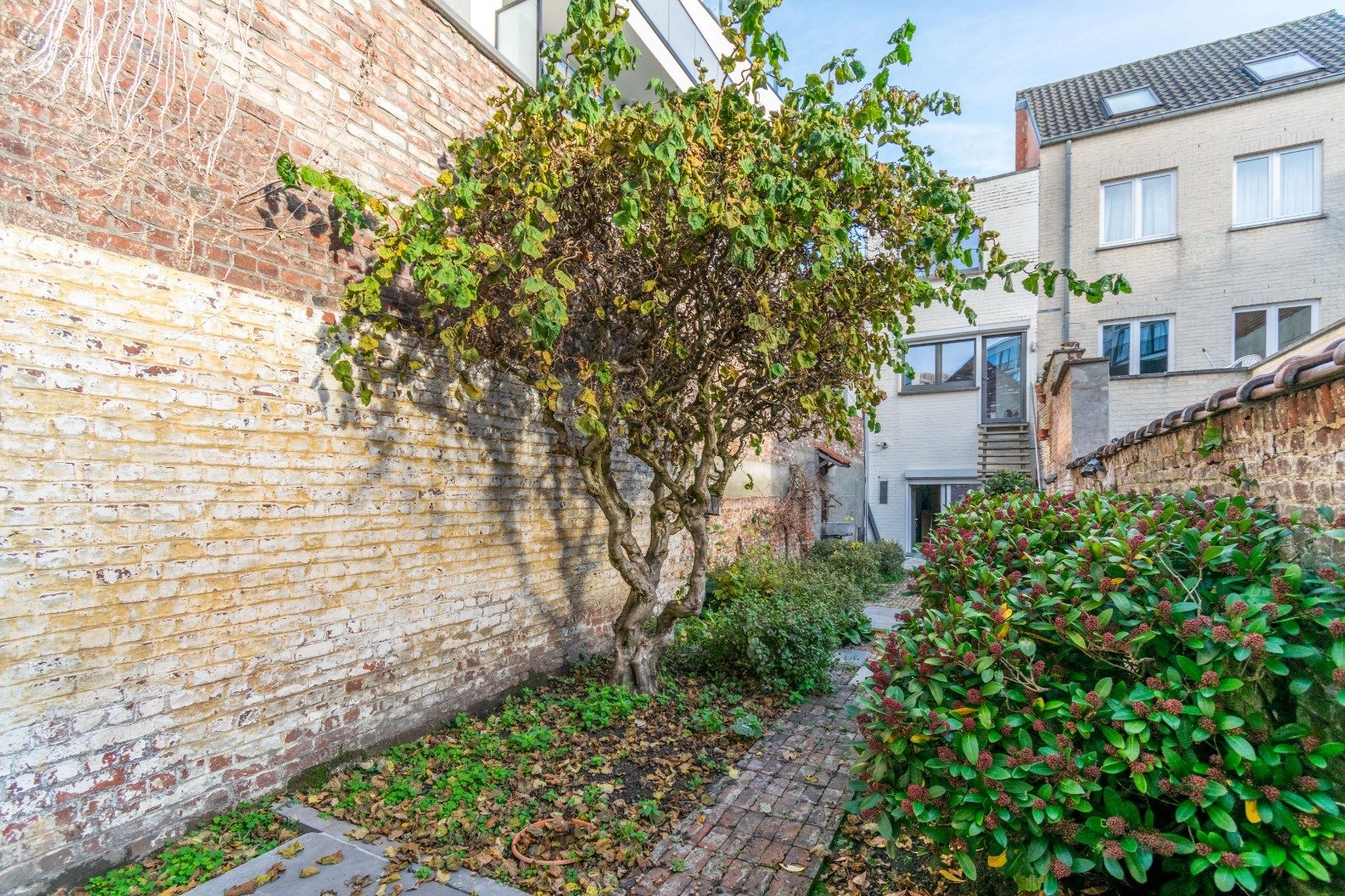 Karaktervol hoogwaardig afgewerkt gebouw met winkelruimte en woonst  foto 15