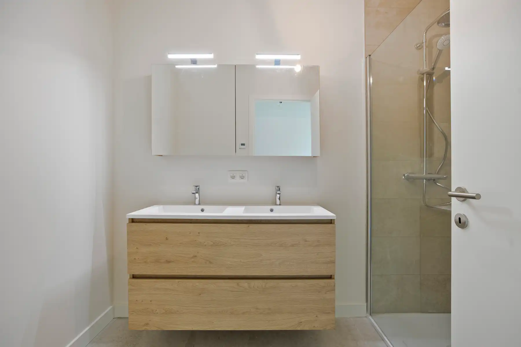 Uniek gelijkvloersapp. met veel lichtinval en private tuin! foto 11