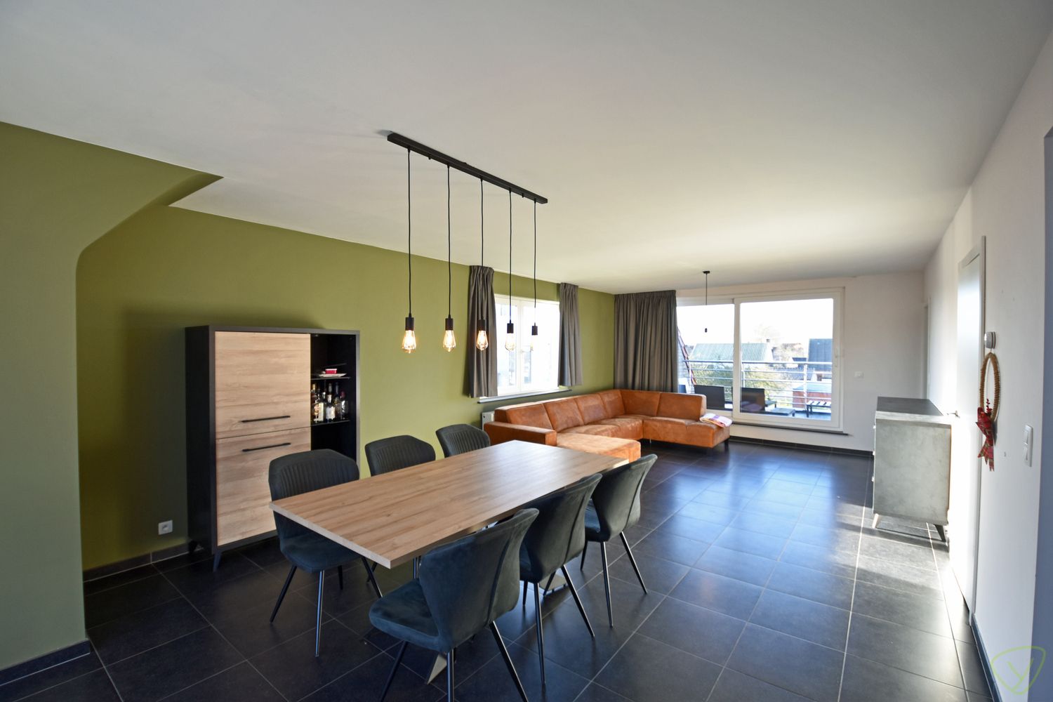 Zeer ruim duplex-appartement in de dorpskern van Sint-Laureins foto 2