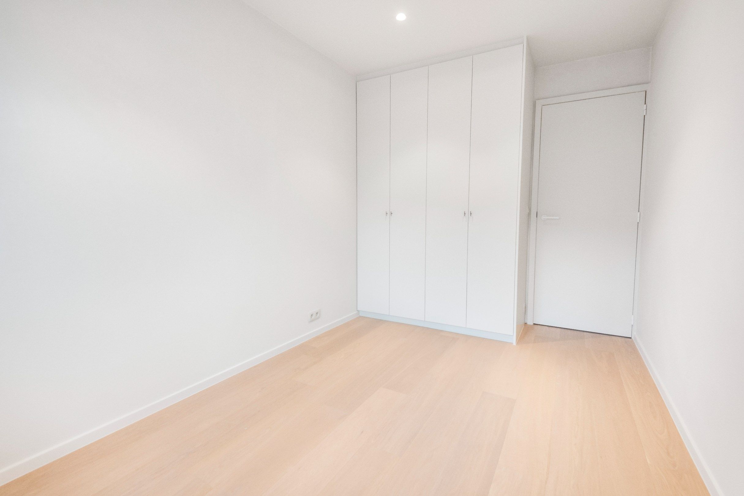 Prachtig gerenoveerd appartement rustig gelegen op de Zoutelaan vlakbij de winkels van de Dumortierlaan en de Lippenslaan. foto 14