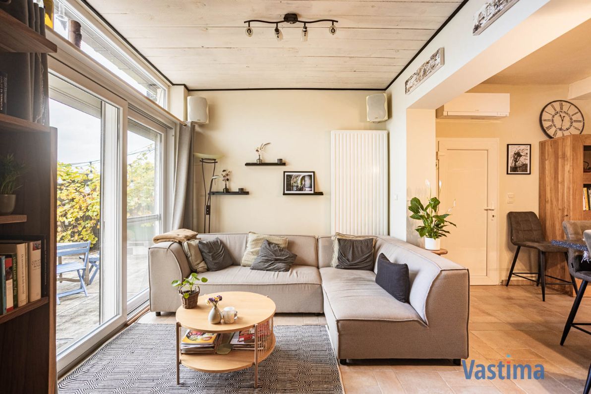 Instapklare woning met 3 slaapkamers, dubbele garage en grote tuin foto 8