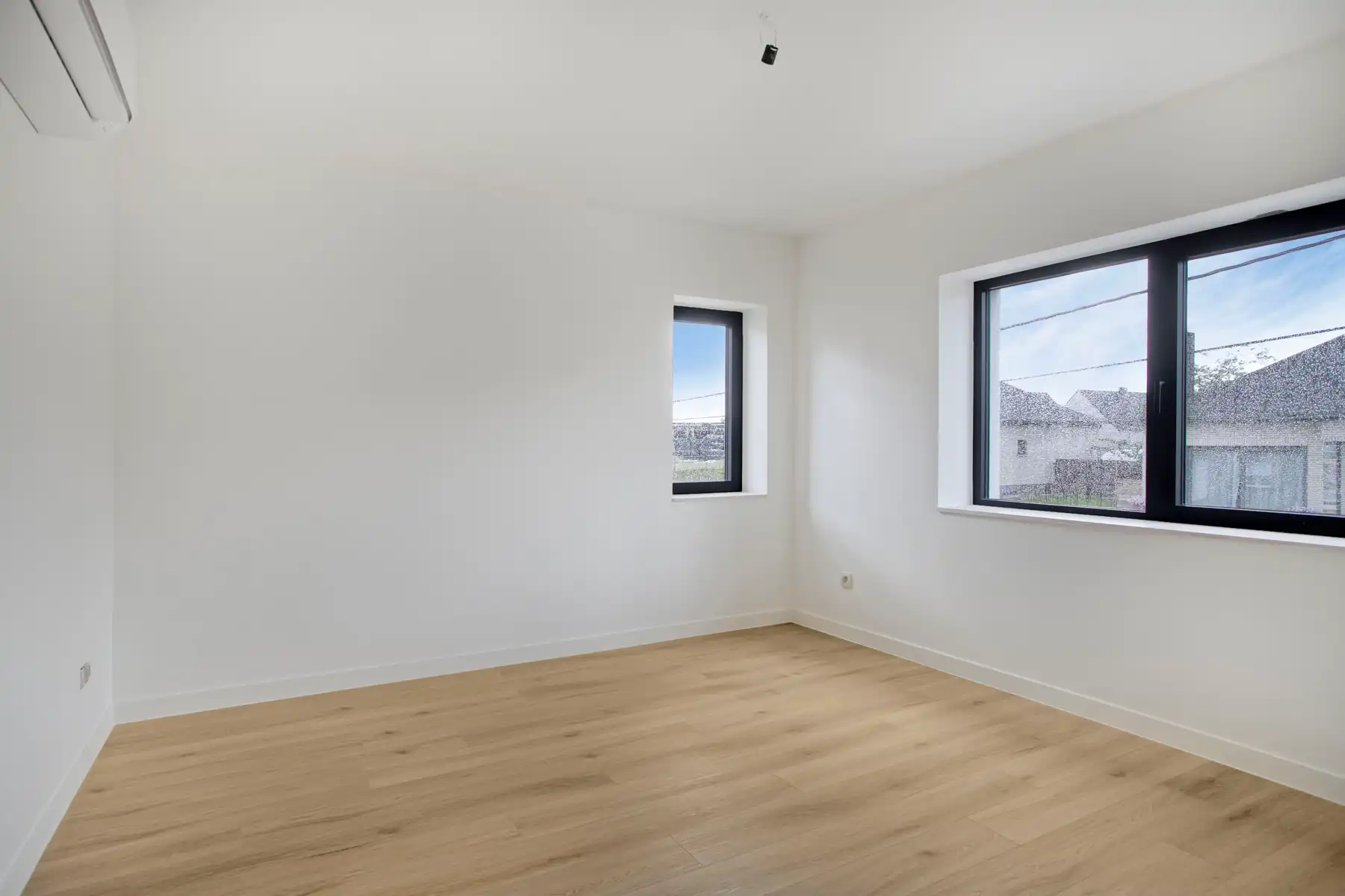Gerenoveerde woning met 5 slaapkamers en bijbouw foto 13