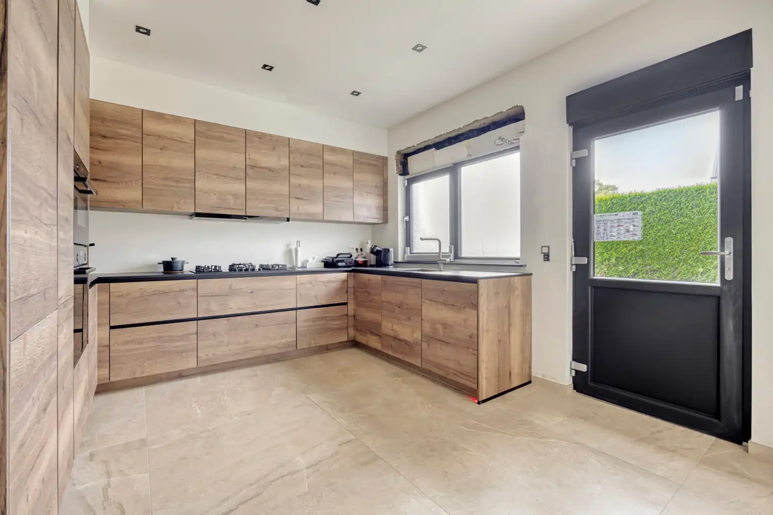 Volledig gerenoveerde bungalow op 8 are foto 8