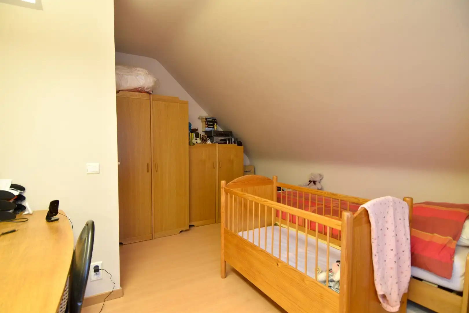 Alleenstaande woning met 4 slaapkamers en zonnige tuin te koop in residentiële buurt te Wevelgem foto 15