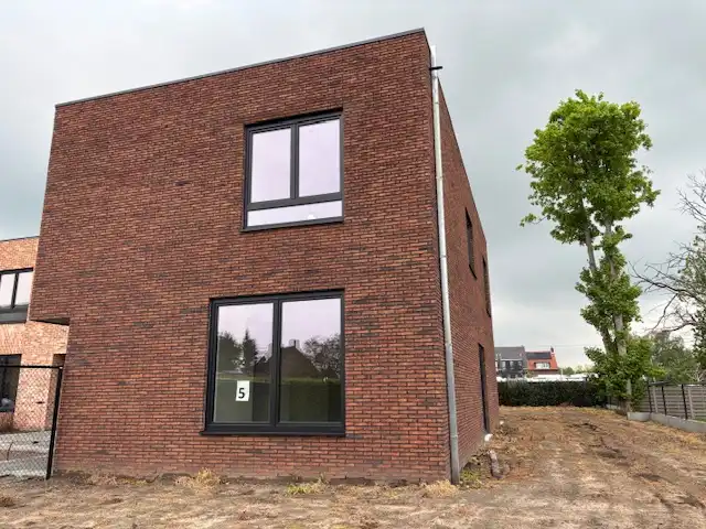 VOLLEDIG AFGEWERKTE ENERGIEZUINIGE NIEUWBOUWWONING OP 616m² foto 6