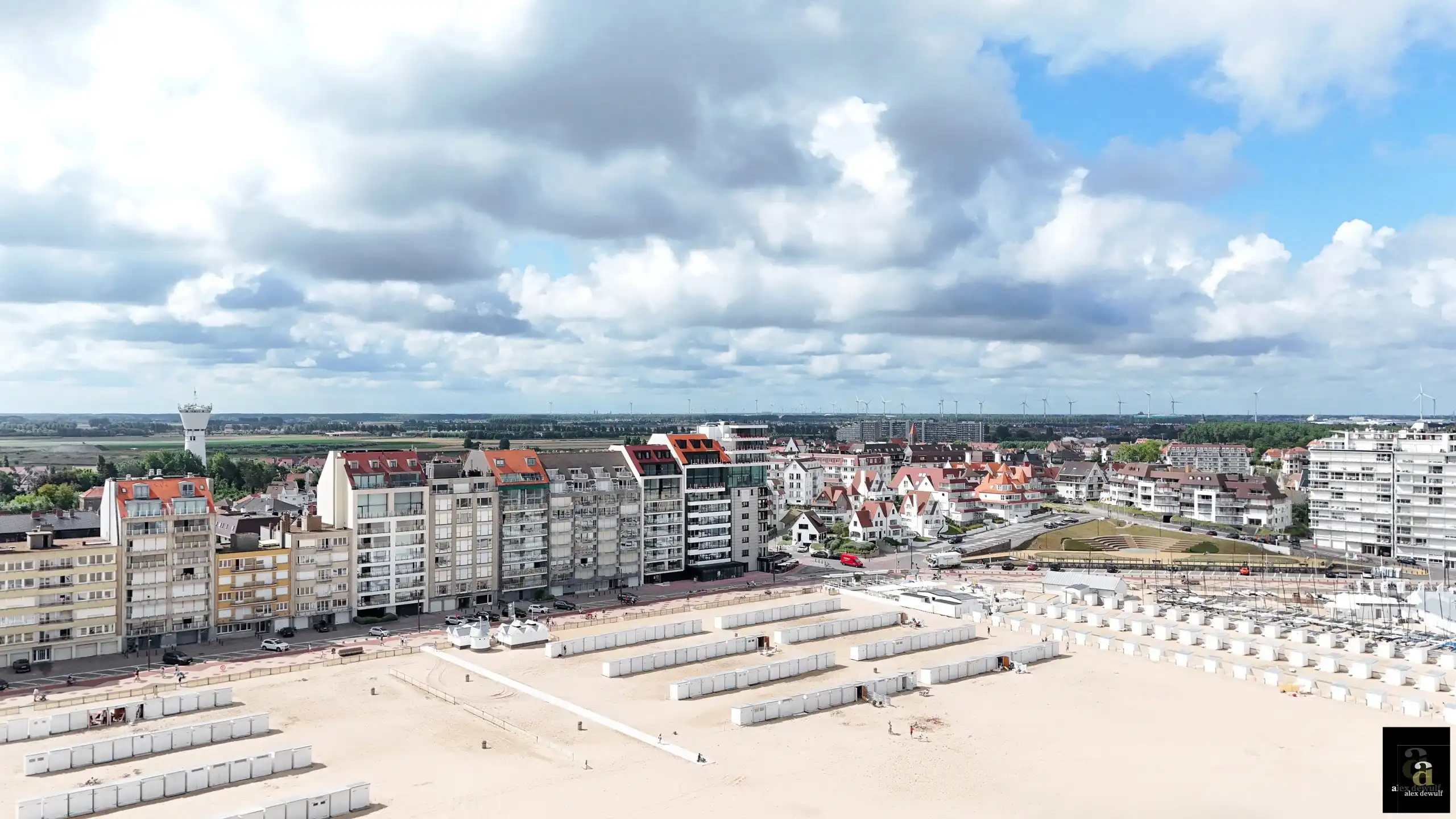 High-end appartement in iconisch gebouw aan RBSC Duinbergen. foto 10