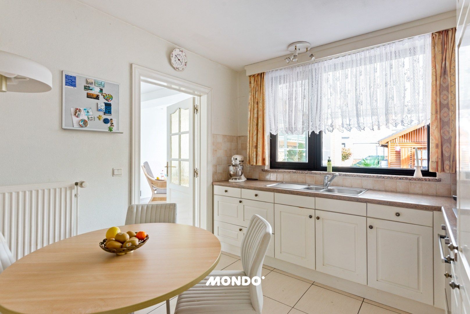 Ruime gezinswoning met 3 slaapkamers en lichtrijke aanbouw in een rustige doodlopende straat! foto 11