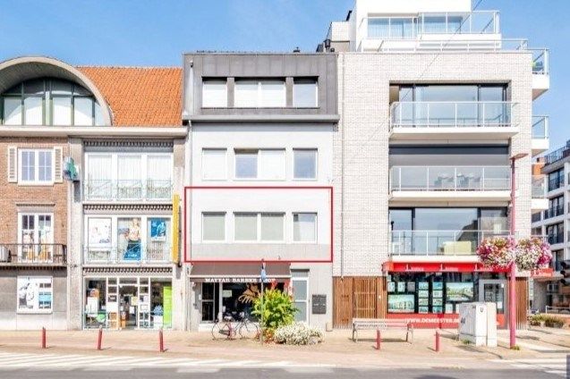 TOPLOCATIE | INSTAPKLAAR APPARTEMENT (BJ 2005) MET 2 SLPKS foto 9