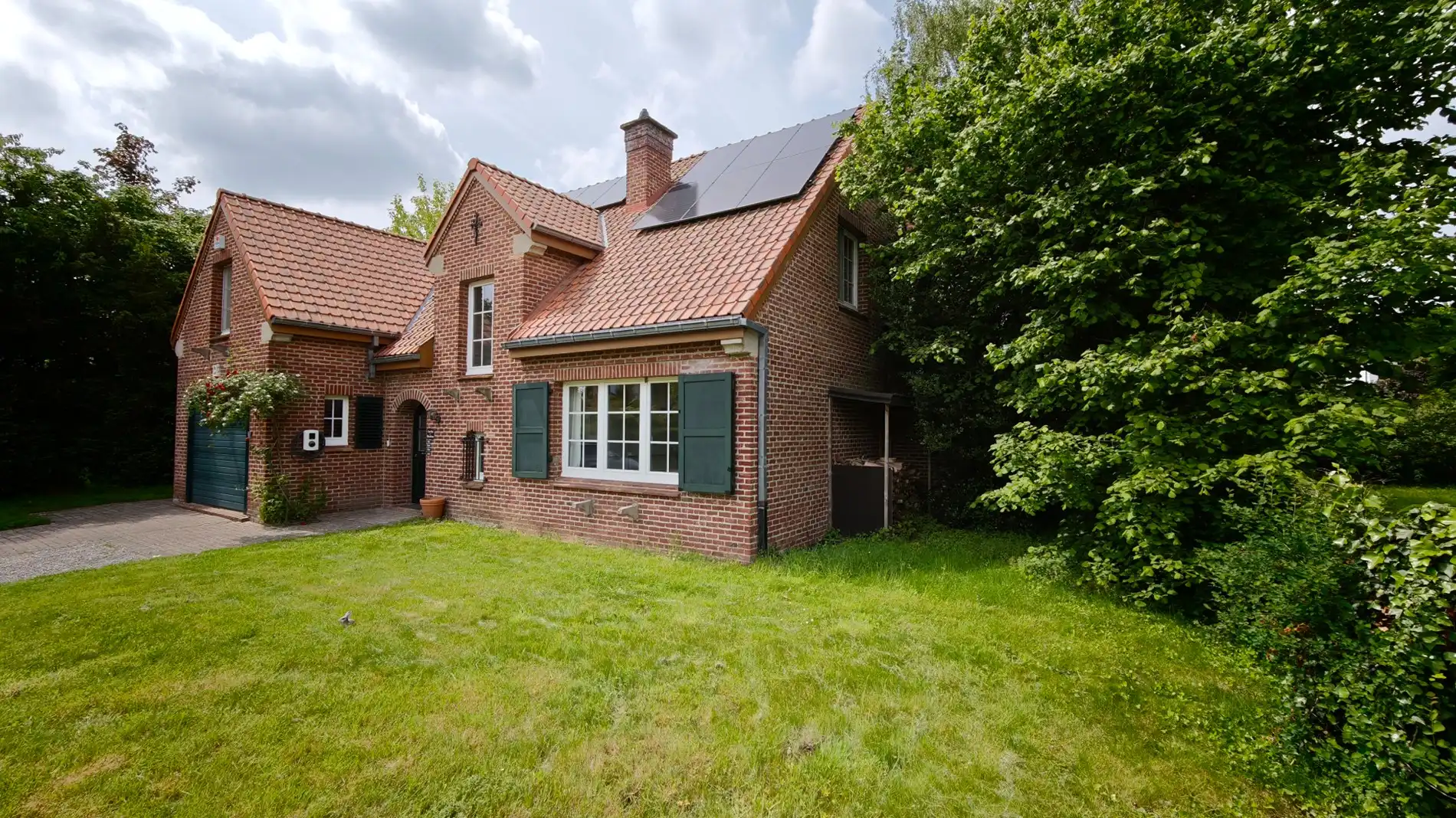 Sprookjesachtig wonen in een groene oase foto 2