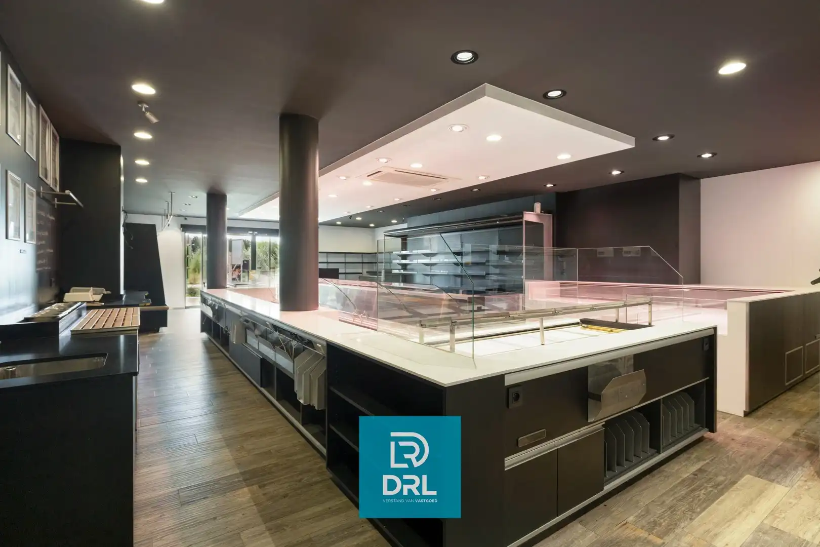 COMMERCIEEL PAND met LOODS te KORTEMARK foto 14