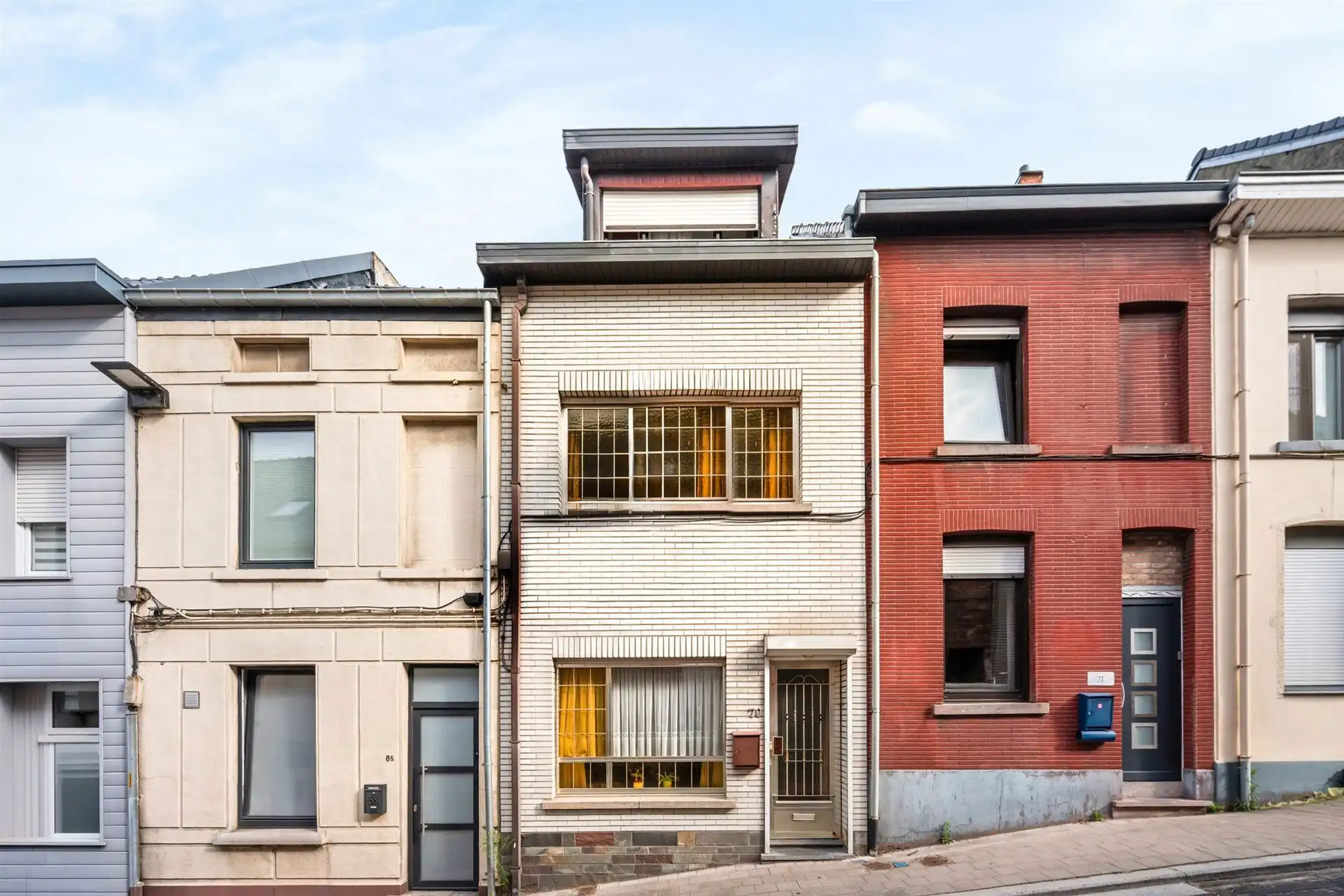 Ruime gezinswoning met tuin, terras en panoramisch uitzicht foto 3