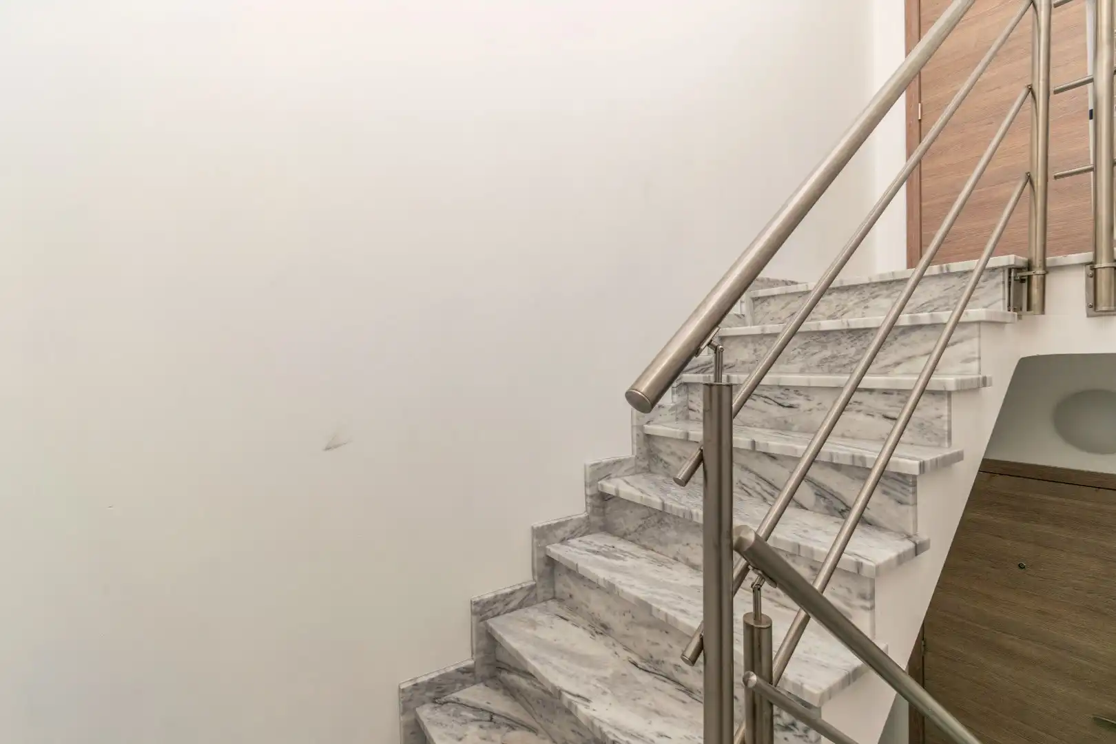 RECENTE OPBRENGSTEIGENDOM MET 2 APPARTEMENTEN! foto 4