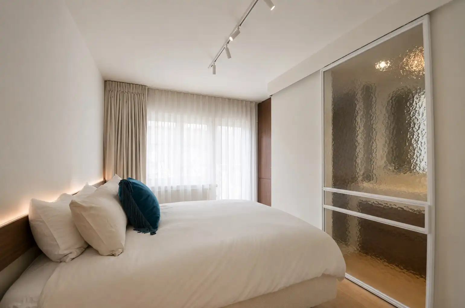 Subliem gerenoveerd appartement met frontaal zeezicht en een tijdloze, uiterst verfijnde afwerking. foto 11