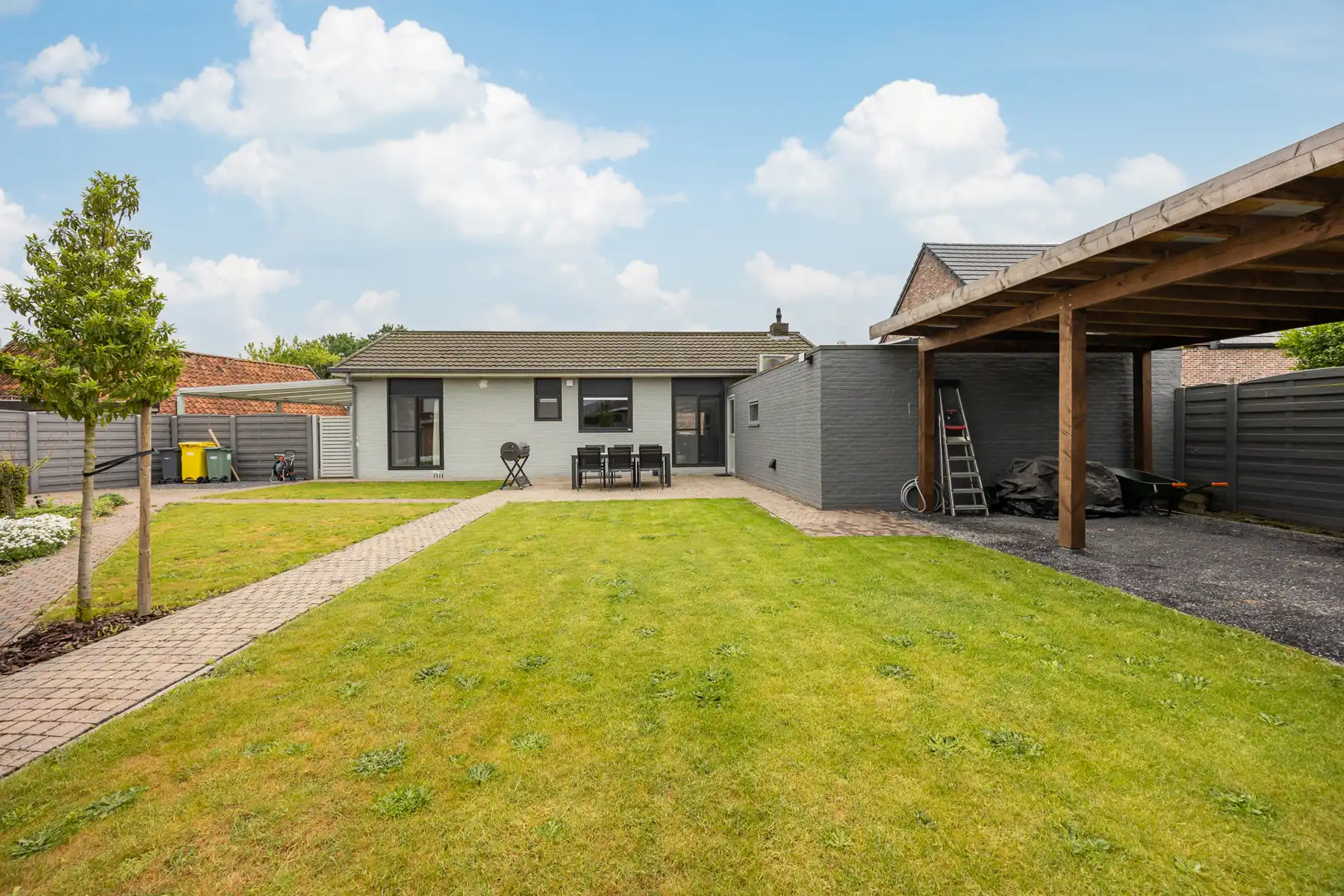 Laagbouwwoning met 3 slaapkamers, garage en carport op een rustige locatie in Merksplas.  foto 18