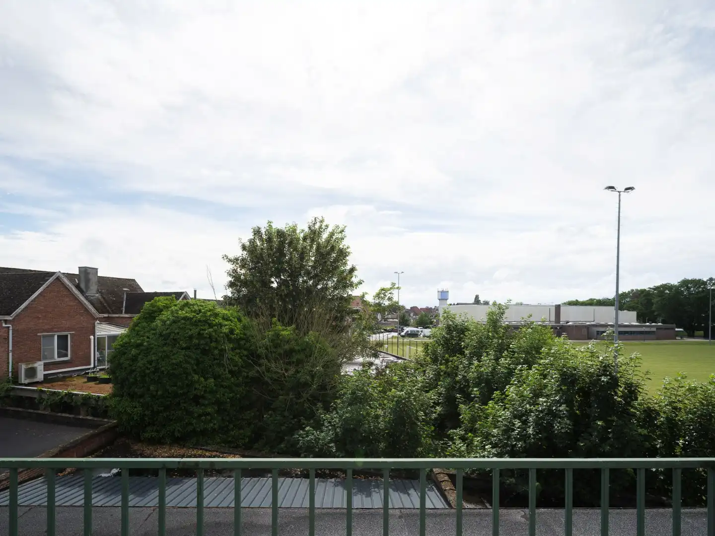 Instapklaar appartement met ruim terras in Wetteren foto 12