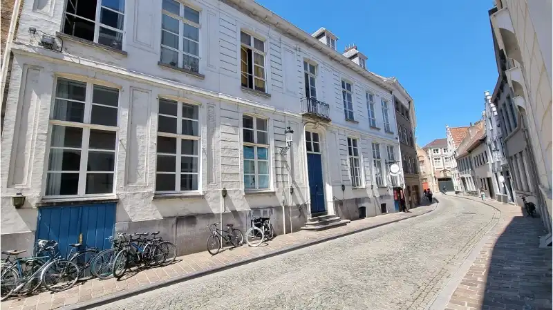 Ruime Duplex-Studio te huur in centrum Brugge foto 8