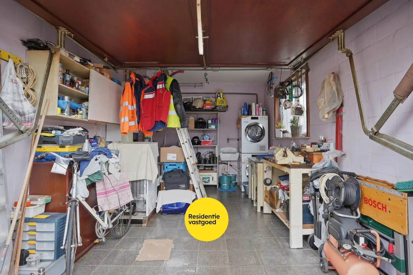 Alleenstaande bungalow met garage en tuin  op 684 m² foto 15