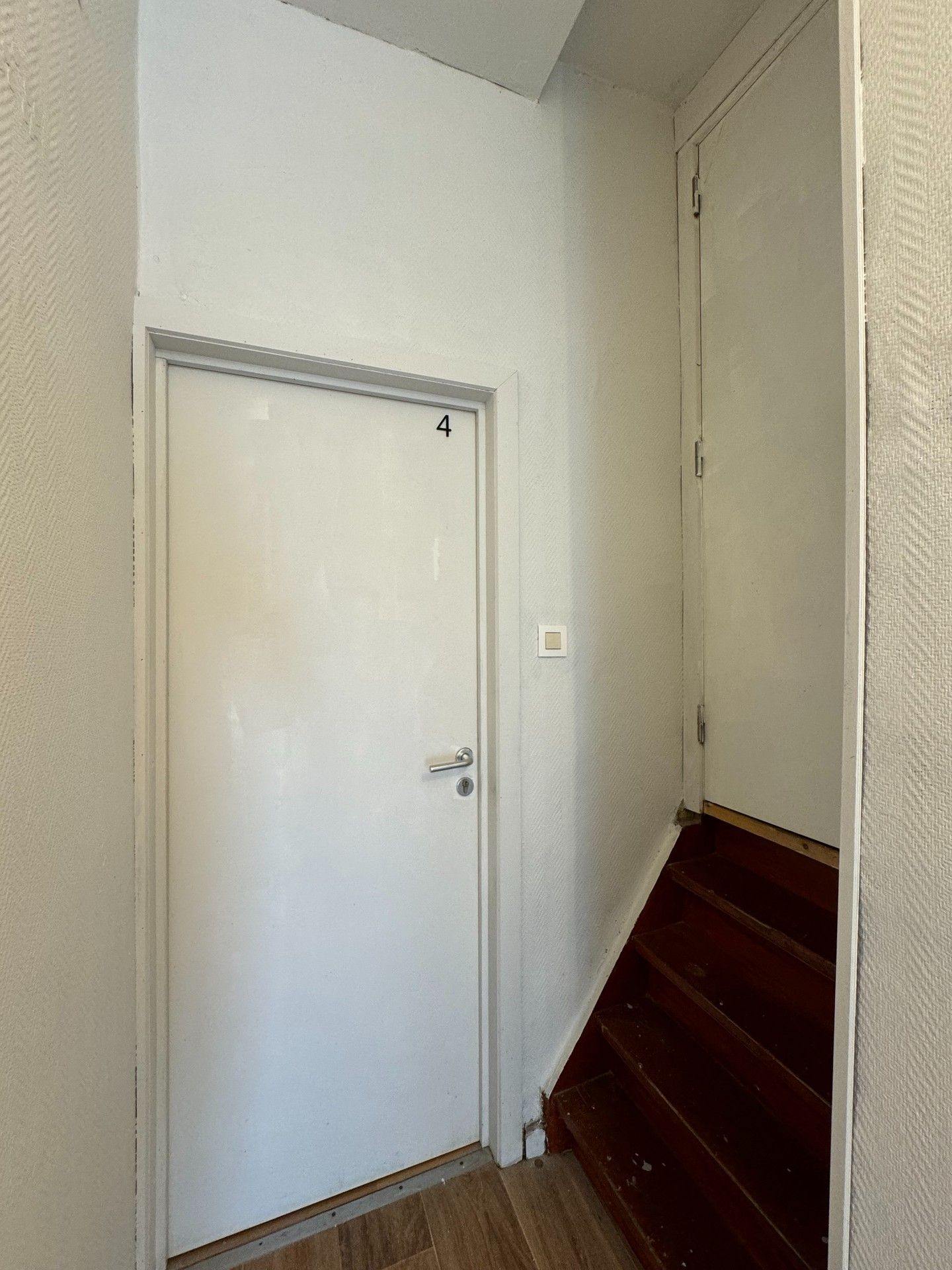 OPBRENGSTEIGENDOM MET 4 KAMERS EN 1 STUDIO foto 11