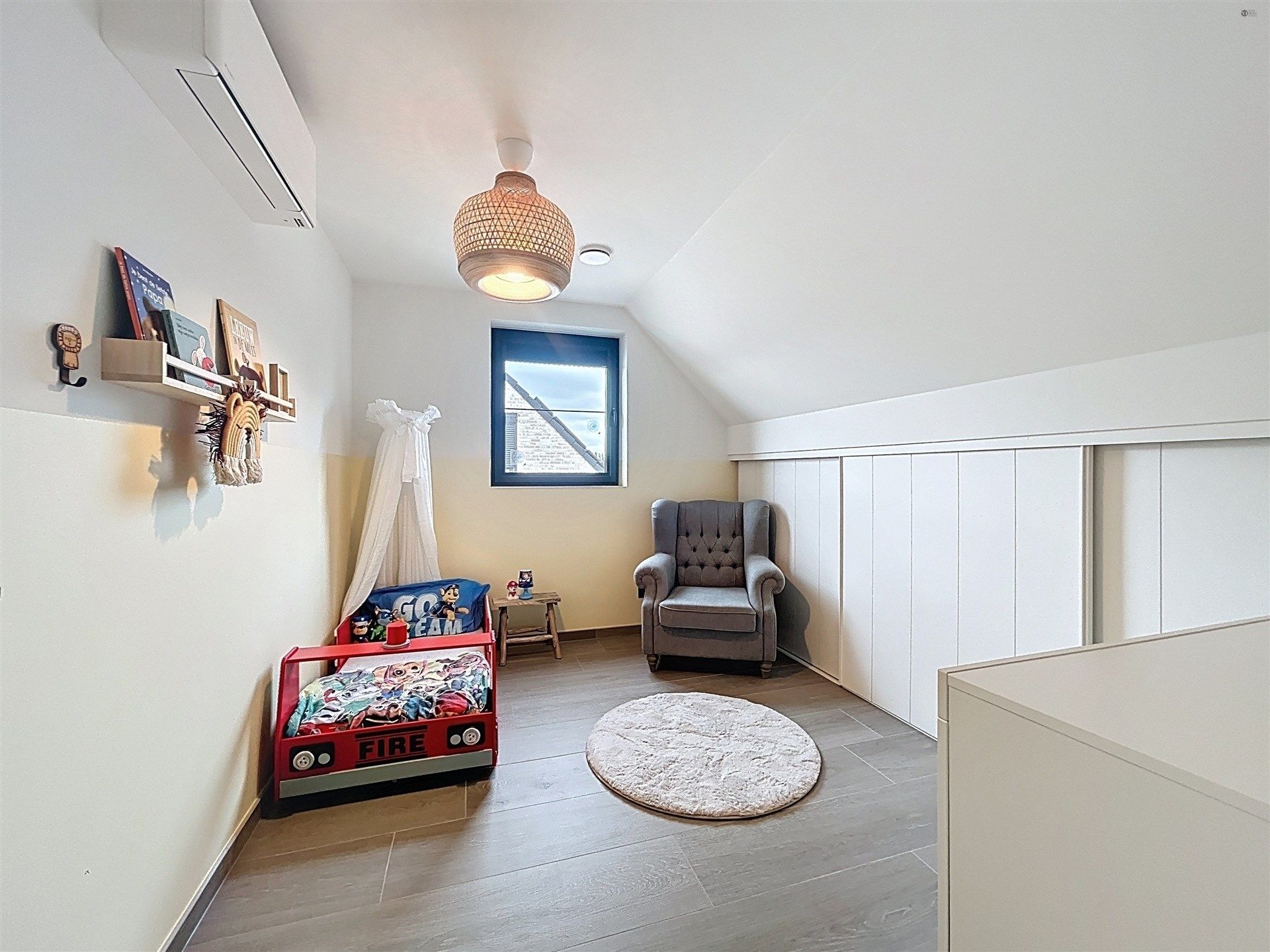 Half open bebouwing met 4 slaapkamers en ruime garage op perceel van 518m² foto 21
