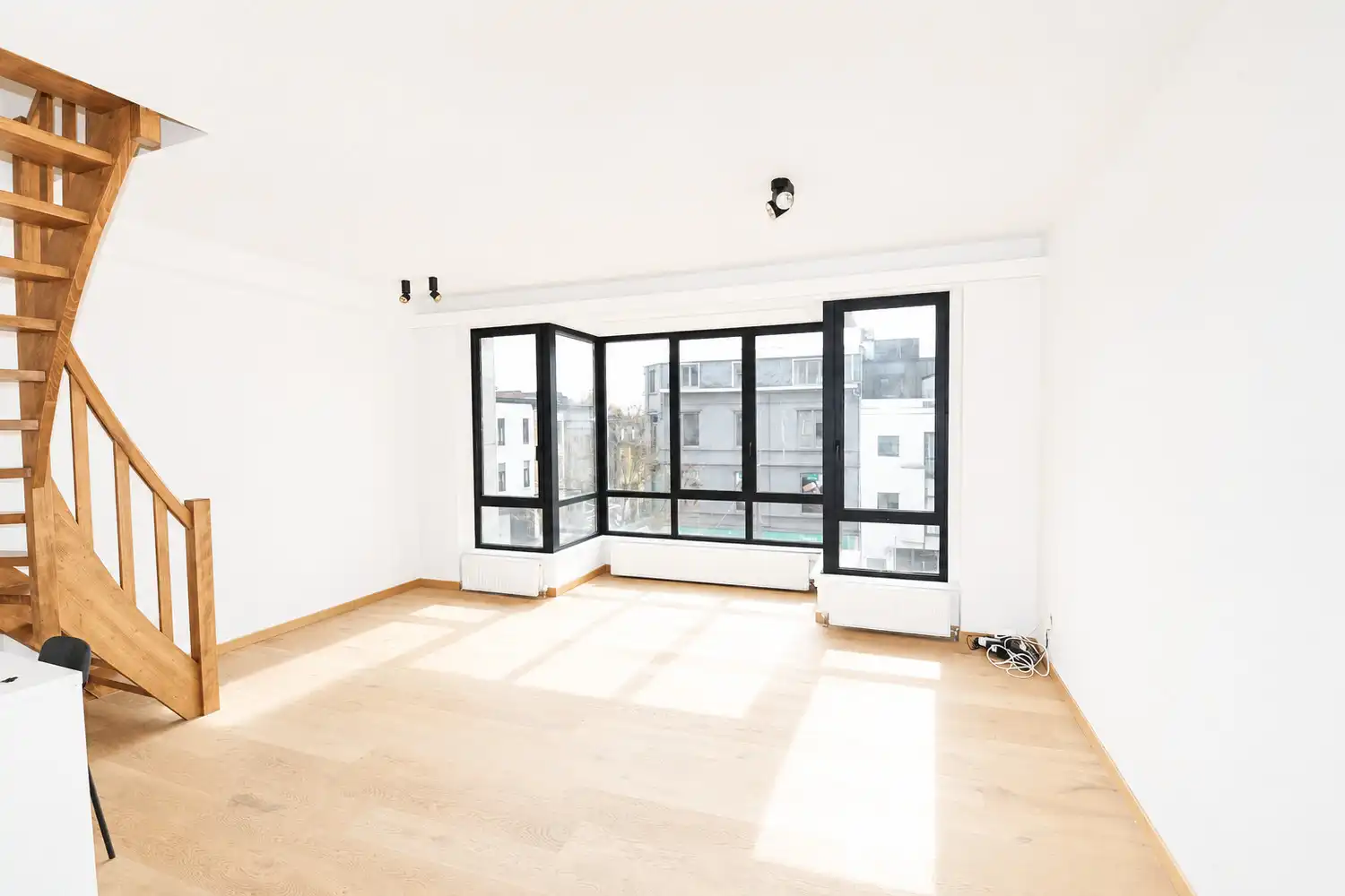 INSTAPKLAAR APPARTEMENT MET 2 SLK EN 2 RUIME TERRASSEN! foto 4