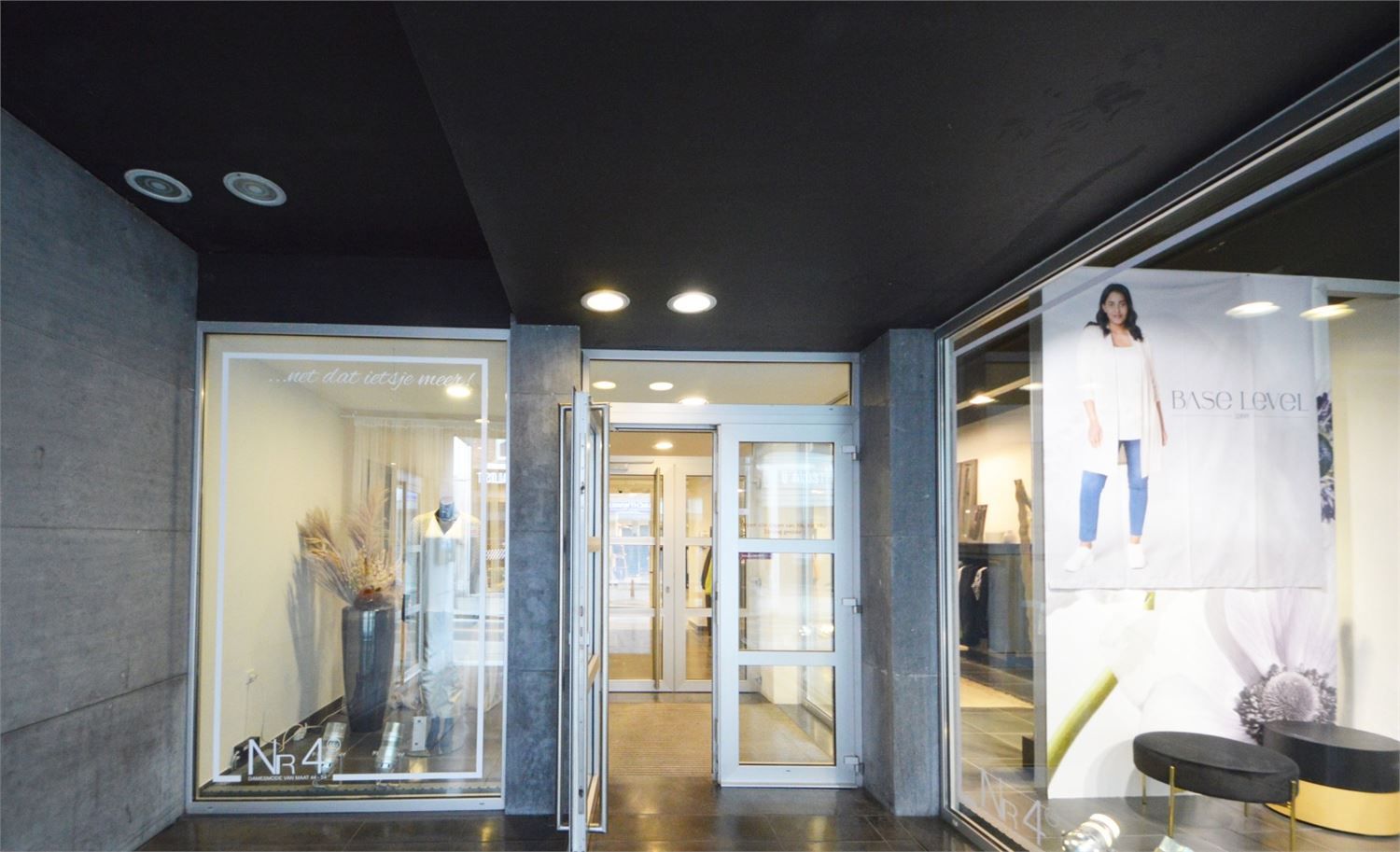 UNIEKE COMMERCIËLE OPP. 630 M2 MET PARKING NAAST ZEEMAN EN MULTIPHARMA foto 6