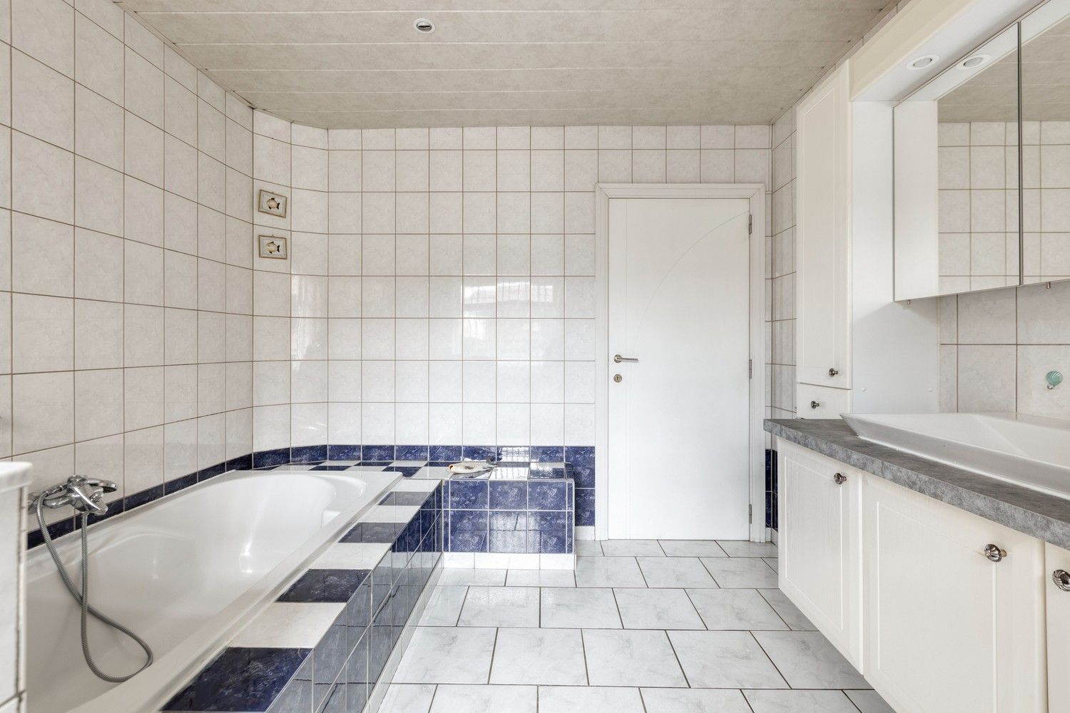 Halfopen gezinswoning met drie slaapkamers (mogelijkheid tot 4), grote tuin en zonnepanelen! foto 20