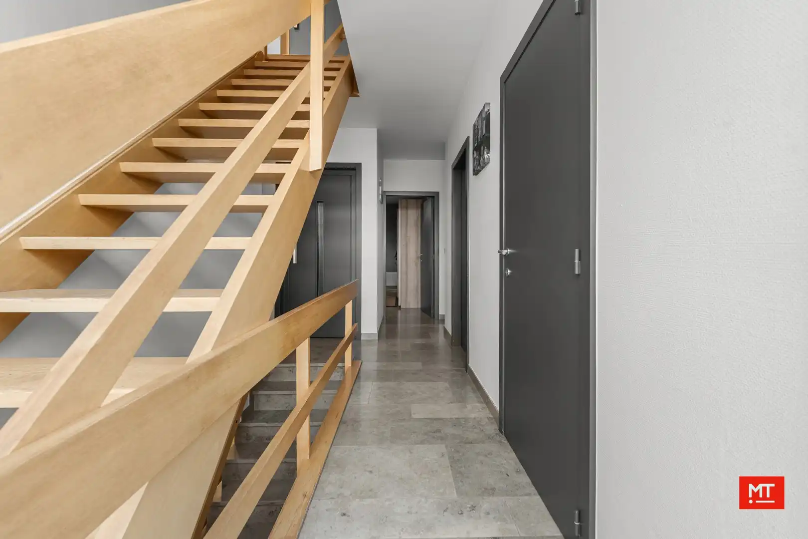 Bijzonder ruim gebouw met tal van mogelijkheden en uitweg, te koop in de dorpskern van Dadizele foto 6