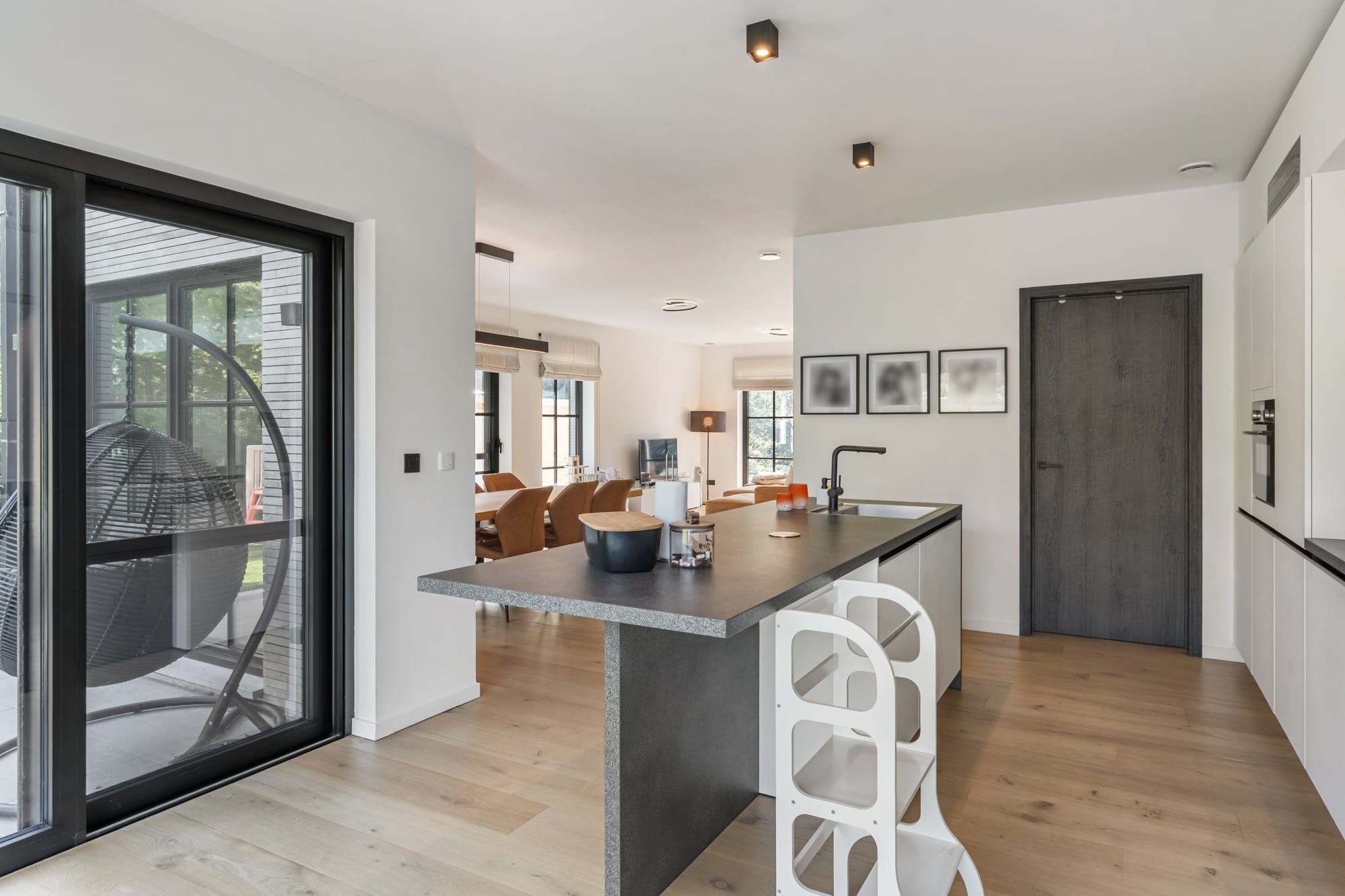 Exclusieve nieuwbouwwoning met verfijnde afwerking en ruime tuin! foto 7