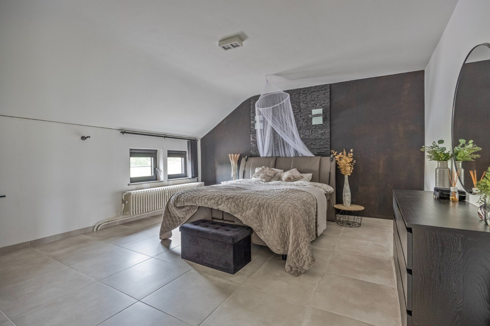Vernieuwde woning met 319 m² woonplezier in het rustige Nerem foto 17