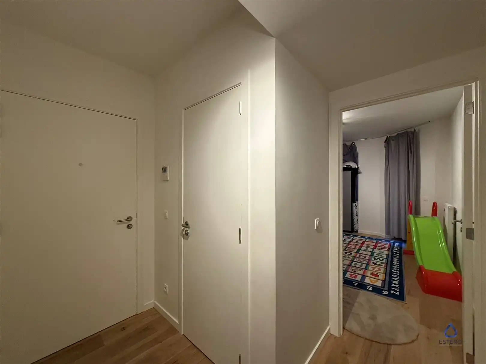 Modern nieuwbouwappt 2-SLK met Terras te Tour & Taxis foto 3