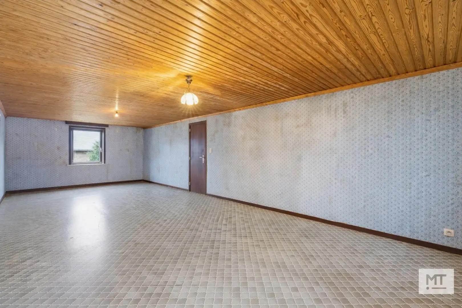 Ruime alleenstaande woning te koop op een rustige locatie te Beselare foto 15