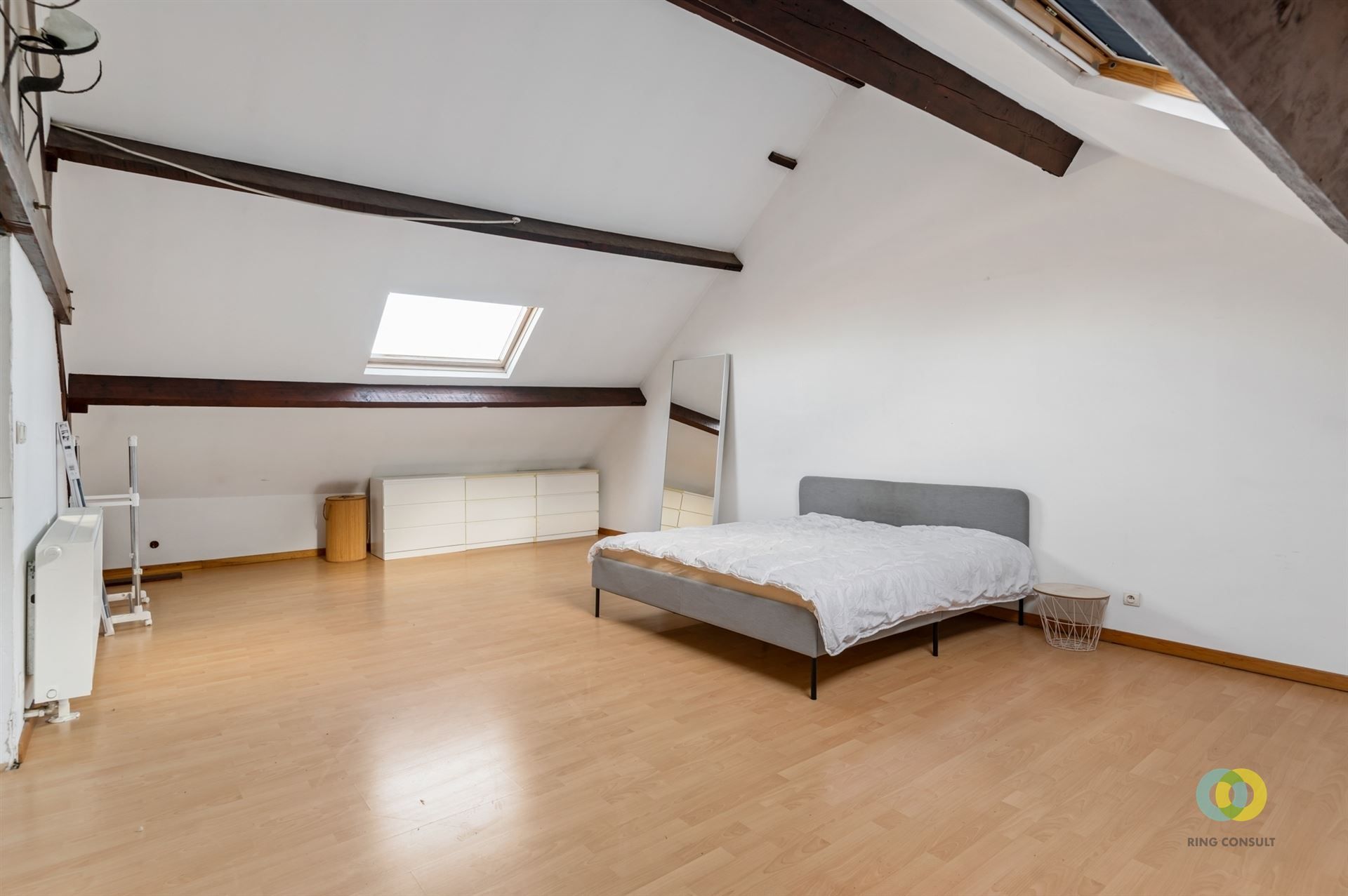 Bedrijfspand met loods, kantoor en appartement foto 14