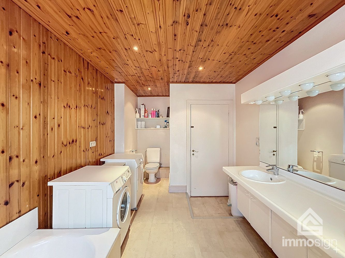Ruim triplex appartement met vier slaapkamers in hartje Bocholt! foto 15