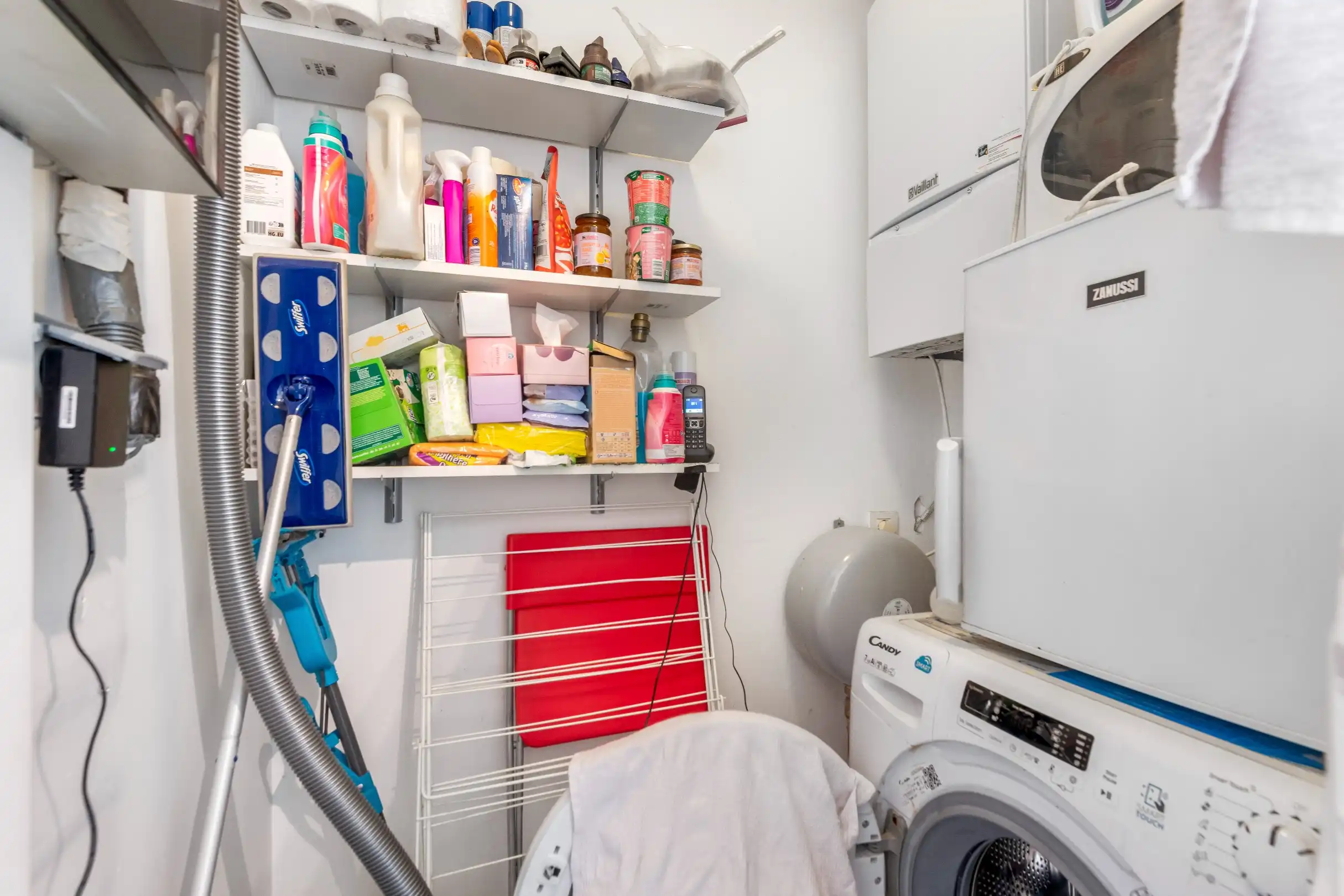 Rustig gelegen appartement tegen de Zoutelaan en vlakbij de winkels van de Lippenslaan.  foto 7