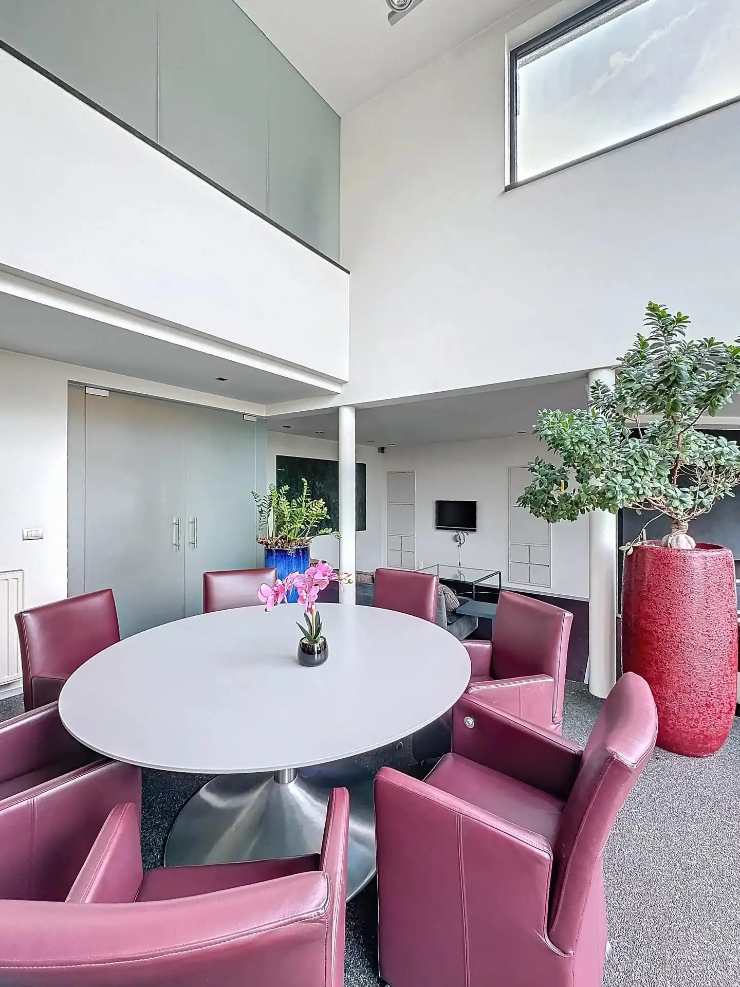 Unieke moderne woning met een dubbele bestemming op een perceel van 29a24ca. foto 41