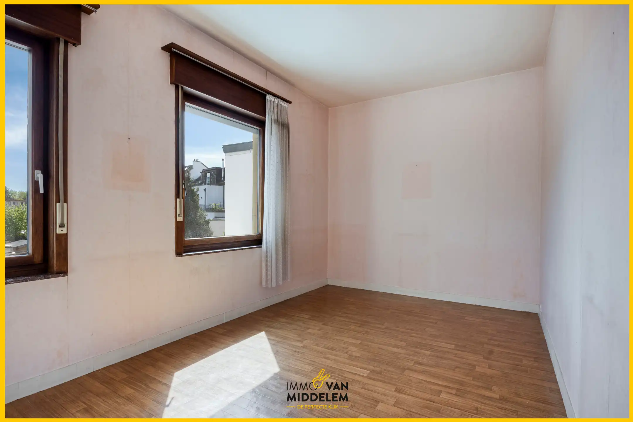 DEELS TE RENOVEREN 2-GEVEL WONING MET 2 SLAAPKAMERS EN TUIN foto 10