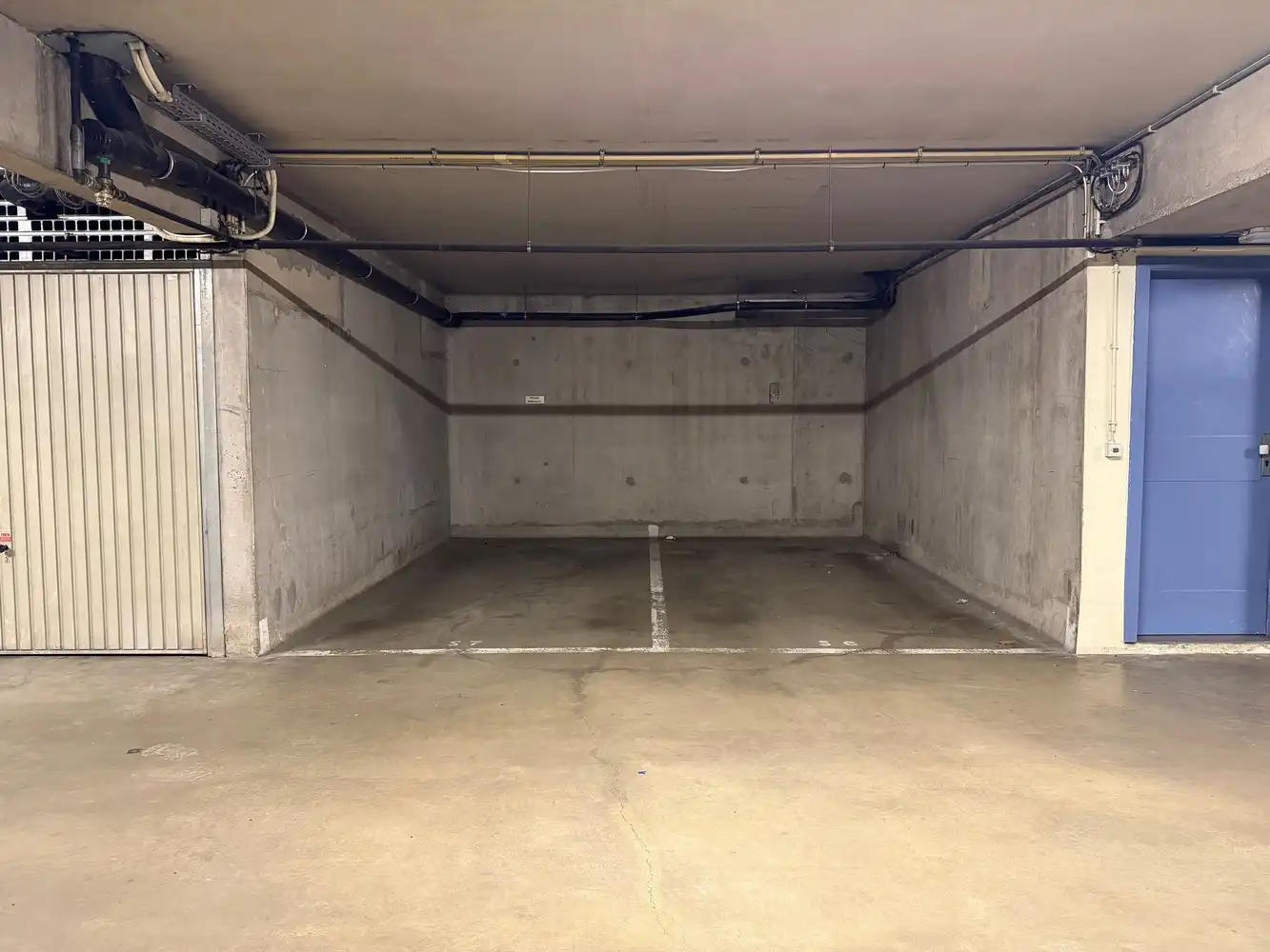 Overdekte parkeerplaats foto 3