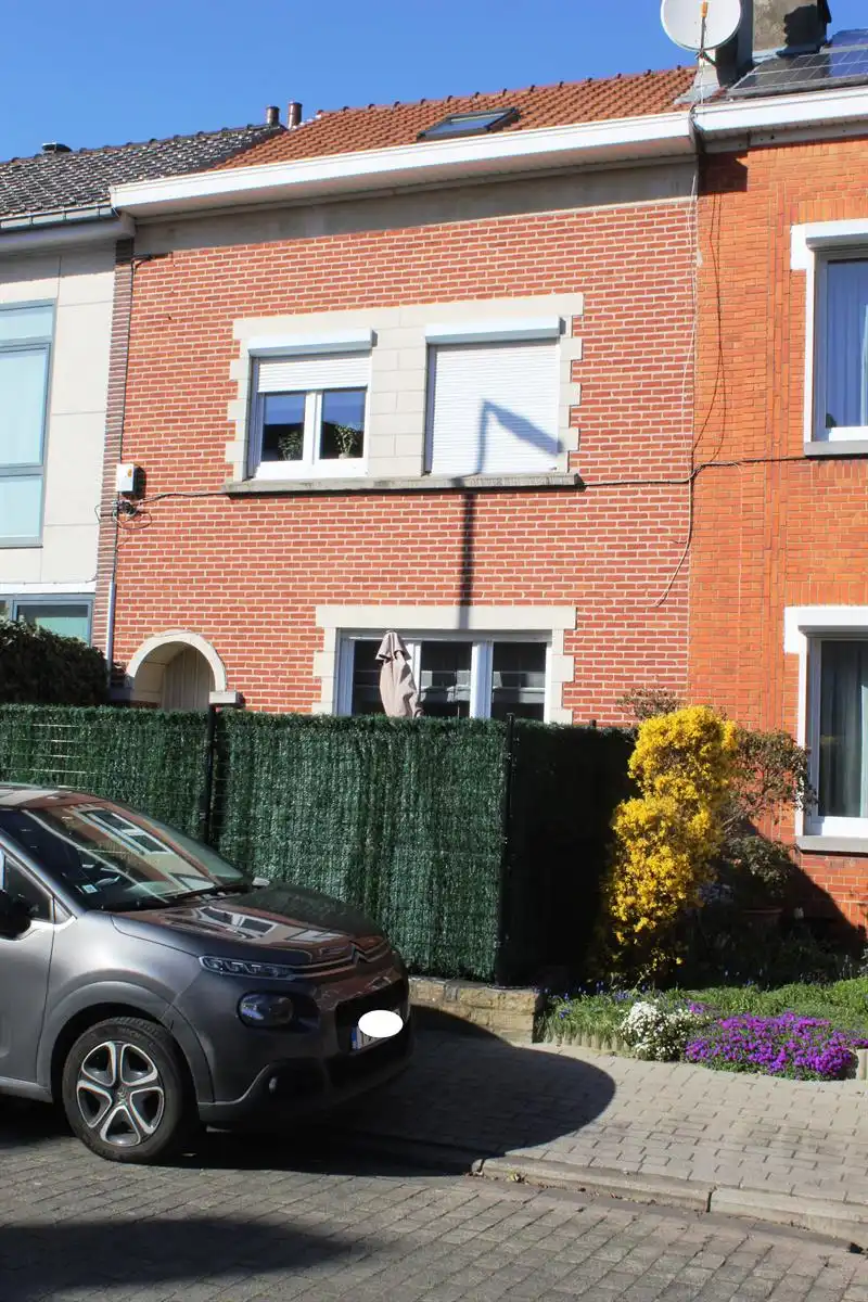 WSB-immo: Volledig gerenoveerde rijwoning foto {{pictureIndex}}