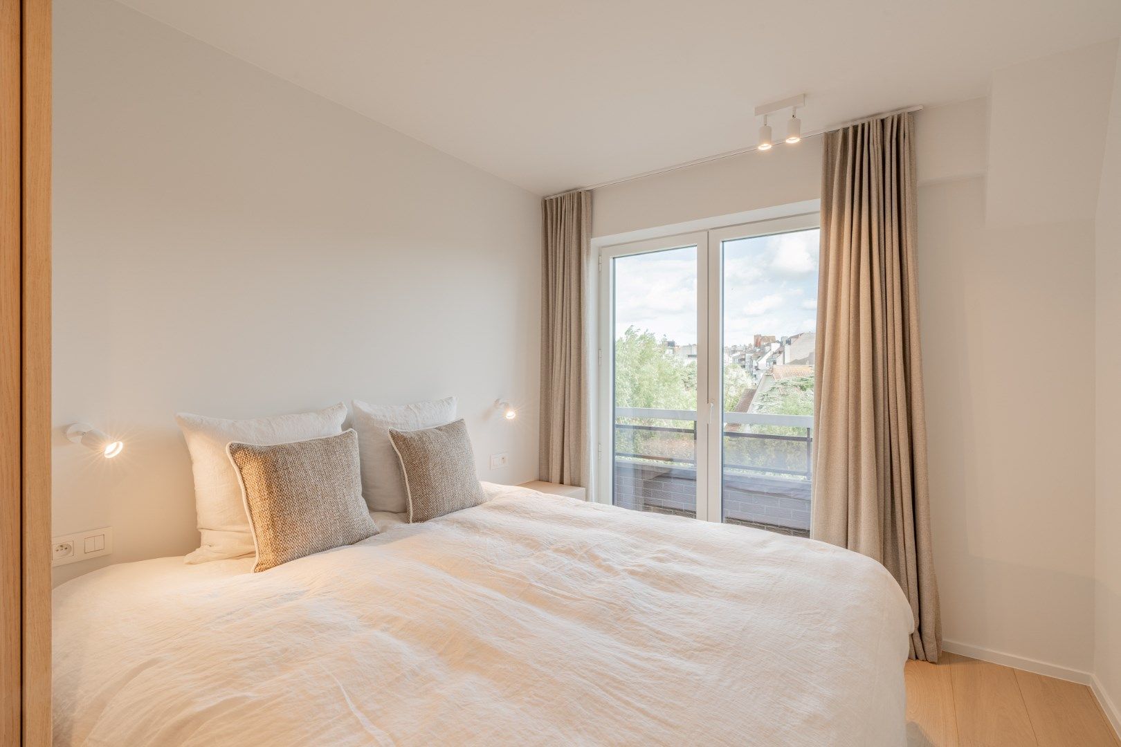 Luxueus gerenoveerde penthouse met groot zonneterras op wandelafstand van het Albertplein foto 15