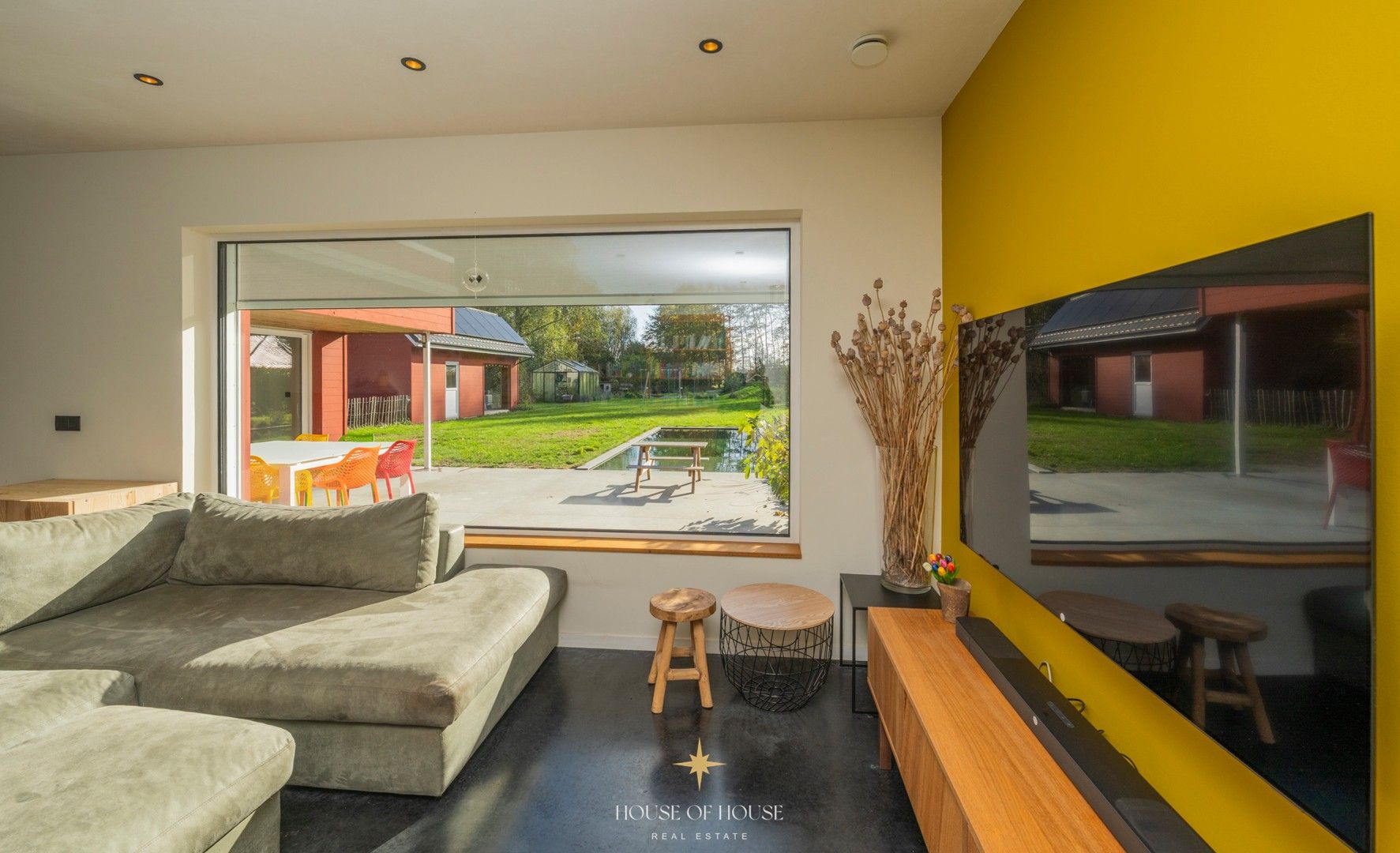 Scandinavisch geïnspireerde passiefbouw villa met natuurlijke tuin en innovatieve topafwerking foto 5