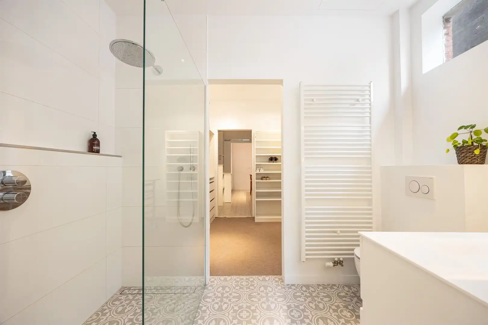Gemeubeld appartement met tuin foto 17
