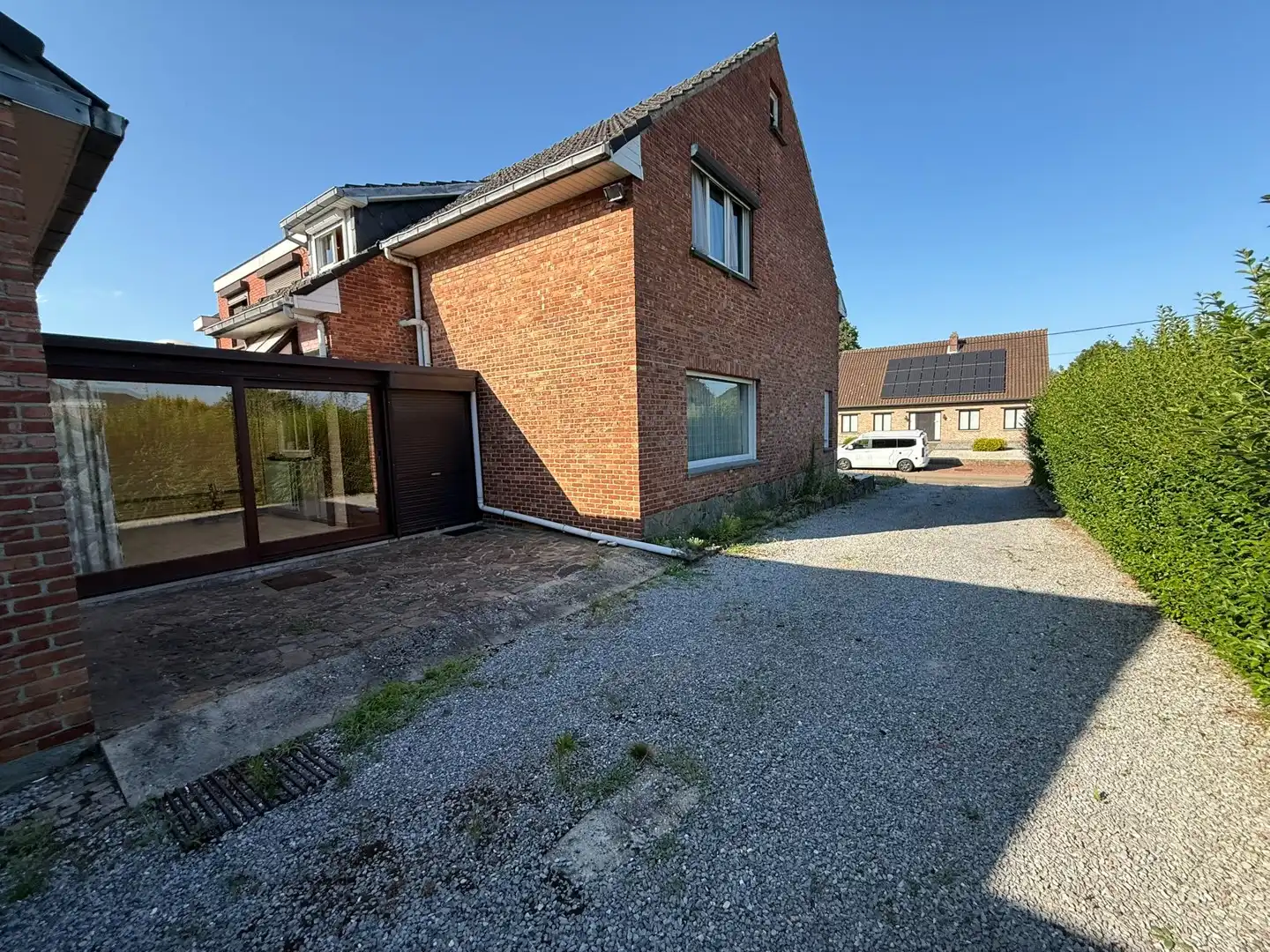Ruime woning met 2 slaapkamers, veranda en volledig omheinde tuin te Heppen foto 3