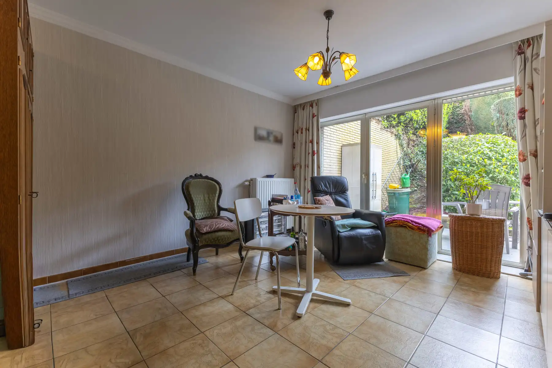 Zeer ruime woning met 5 slaapkamers, garage en tuin foto 13