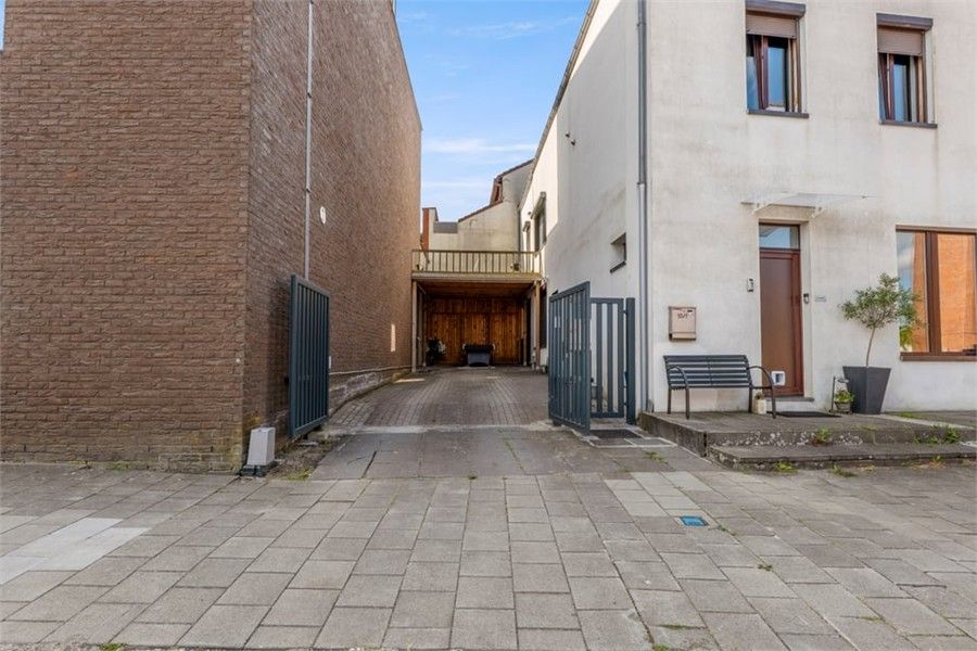 RUIME GERENOVEERDE WONING OP EEN ZEER GOEDE LOCATIE foto 36