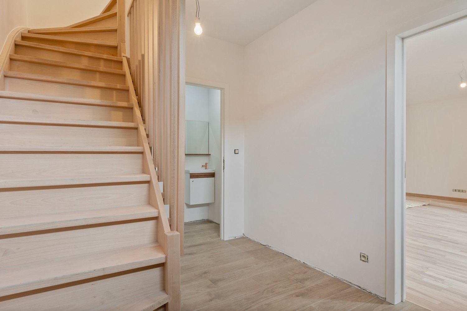 Prachtig gerenoveerde woning met o.a. 3 slaapkamers foto 18