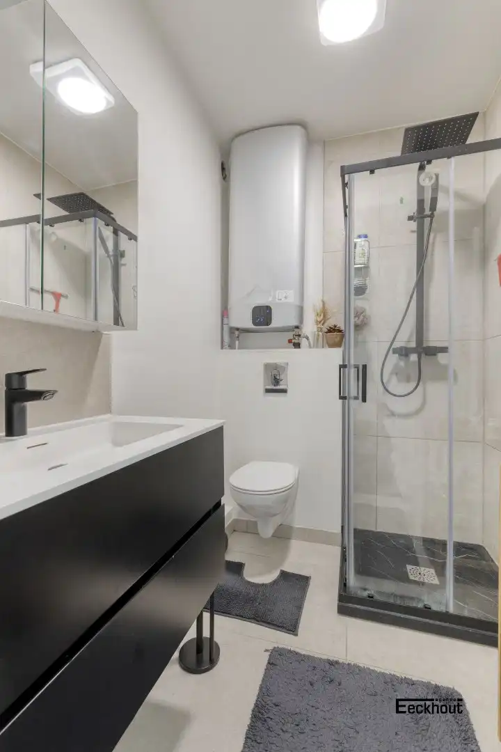 Stijlvol gerenoveerd appartement in het bruisende hart van Oostende! foto 8