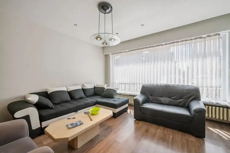 Hooglede-centrum. Stevig gebouwde half open bebouwing met 3 slaapkamers op een perceel van 250m2. Vaste huuropbrengst. foto 5