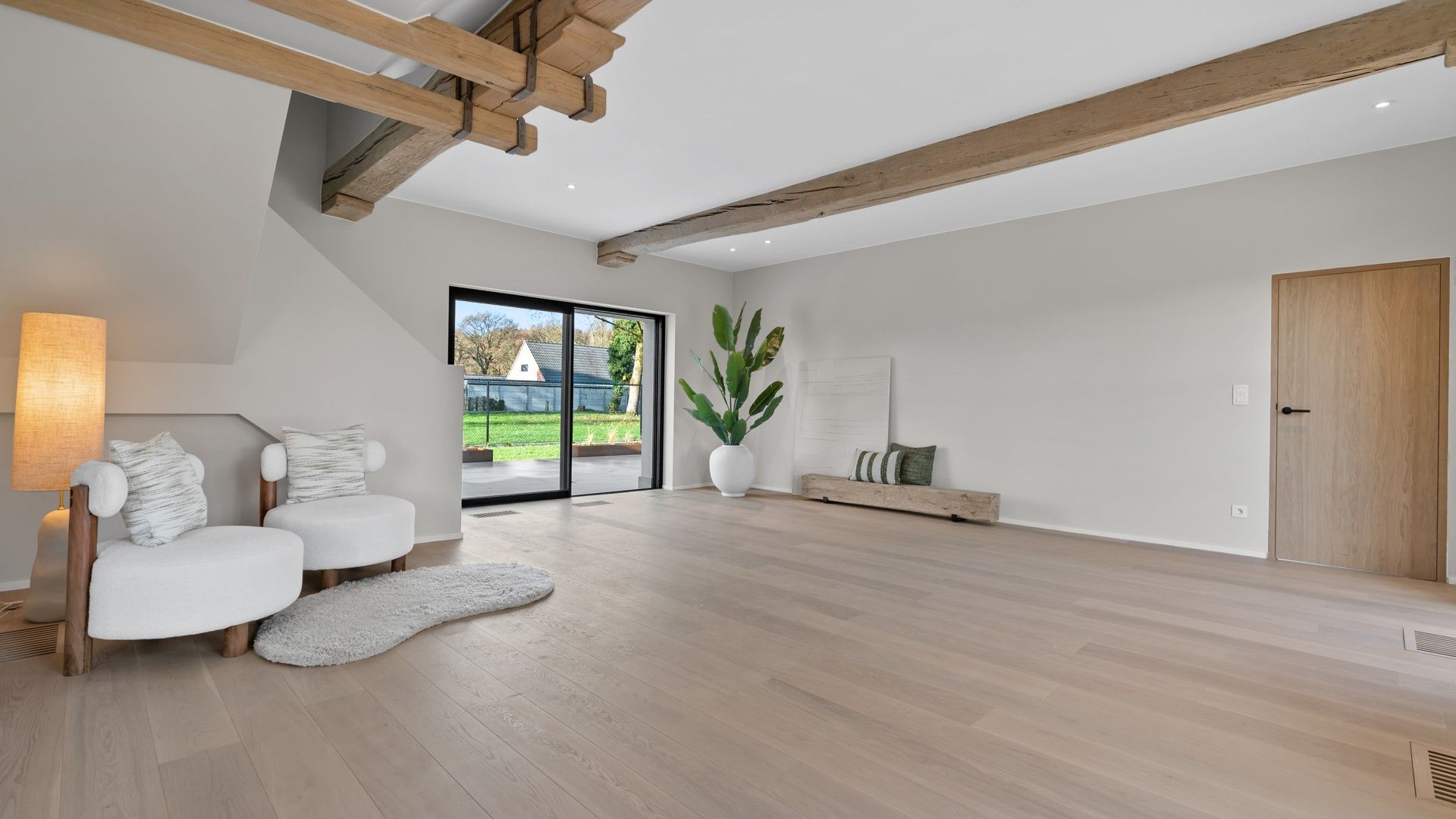 Exclusief hippisch eigendom met binnen- en buitenpiste, paardenstallen foto 23