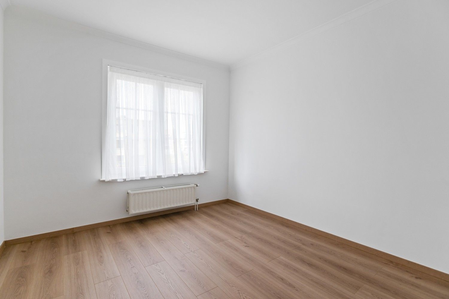Gerenoveerde ruime HOB met 4 slaapkamers, zonnige tuin, oprit en garage in Borsbeek! foto 10