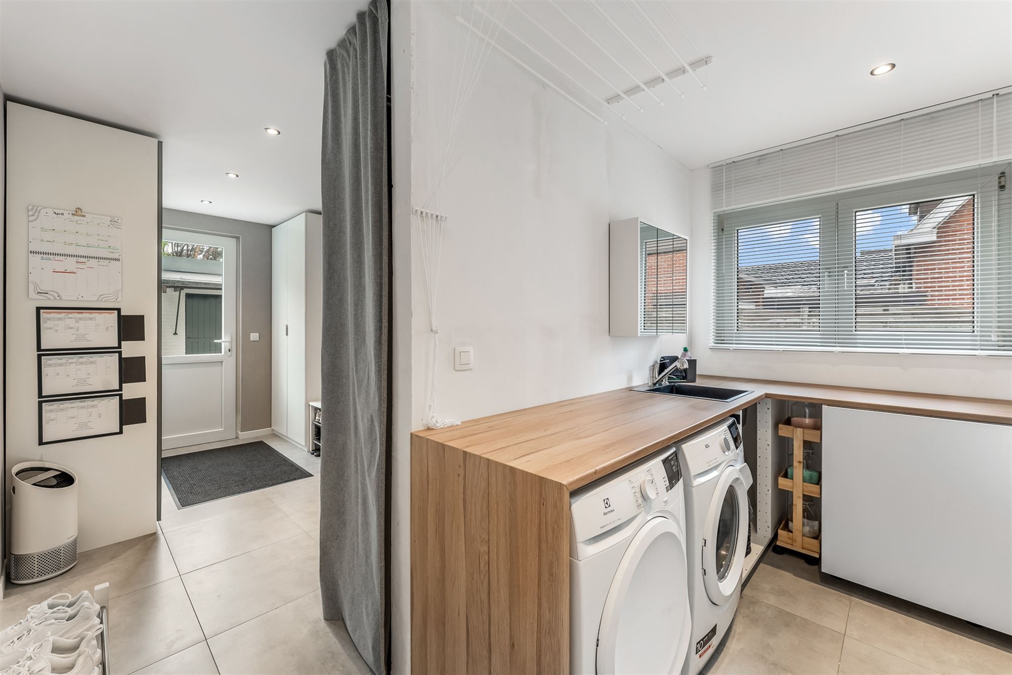 UITERST KNAPPE GERENOVEERDE WONING MET 4 SLAAPKAMERS, ZEER RUSTIG GELEGEN TE PAAL foto 10
